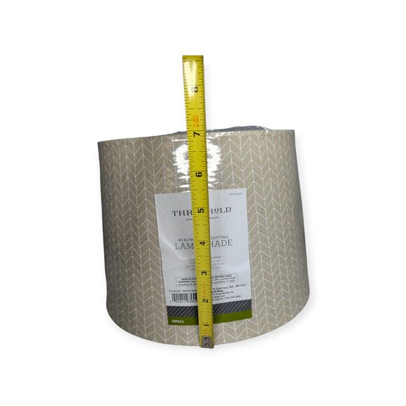 NWT Threshold Tan & White Sour Cream Chevron Lamp Shade - Picture 8 of 8